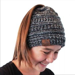 Ponytail Beanie - gray
